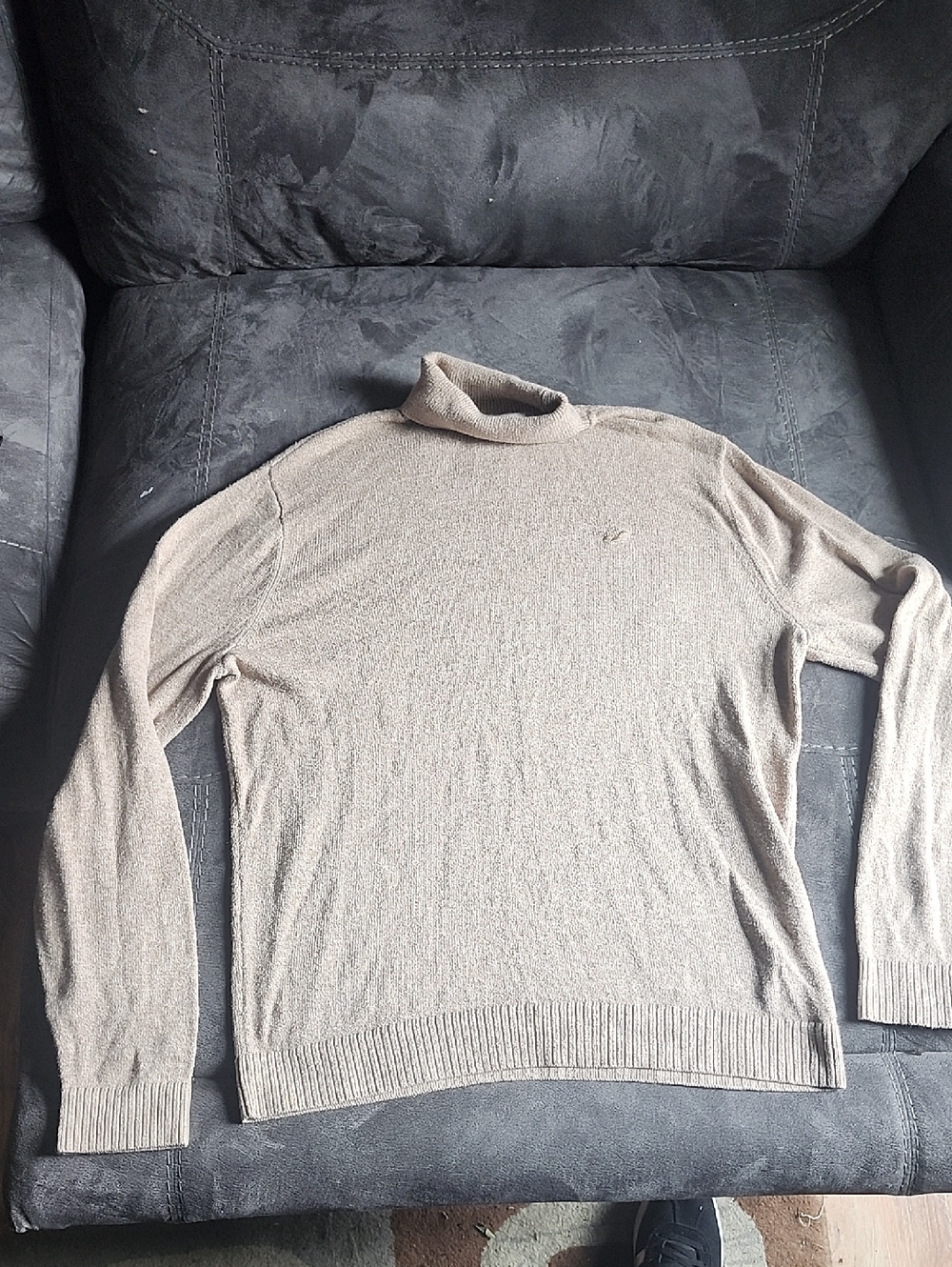 Hollister Men's Taupe Turtleneck Sweater